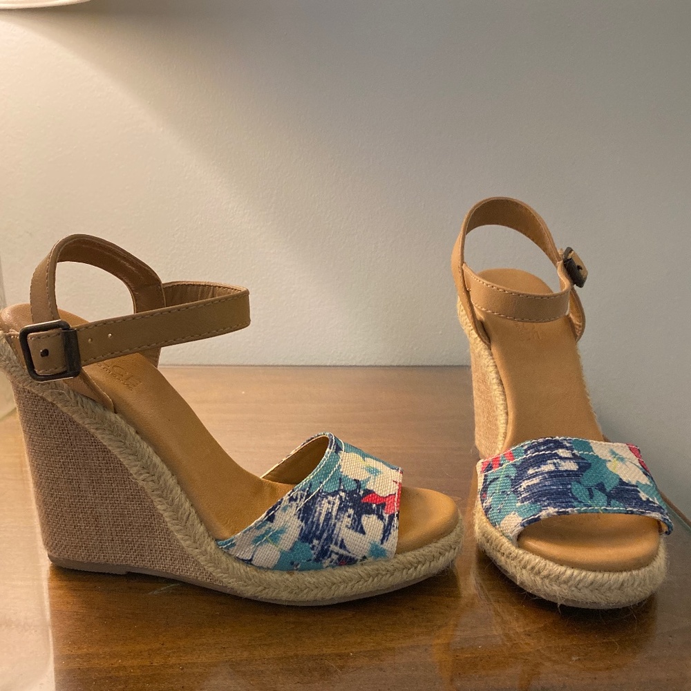 Floral wedges
